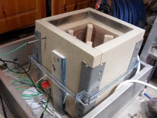 Furnace without lids